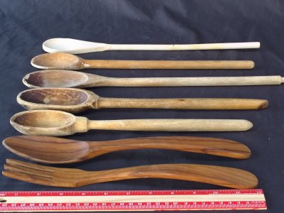 Assorted Wooden Spoons (1 fork)
