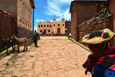 Llachn Village (3,850 m) - Titicaca Lake