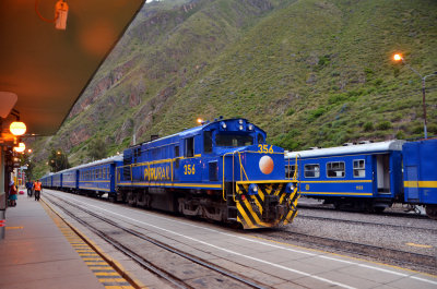 Train to Machu Picchu - Ollantaytambo Station