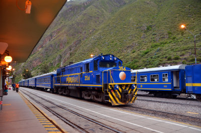 Train to Machu Picchu - Ollantaytambo Station