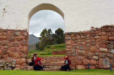 Women in Chinchero