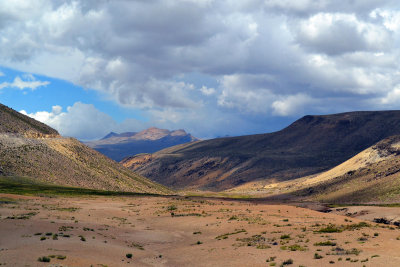 Mountains between Chivay and Puno