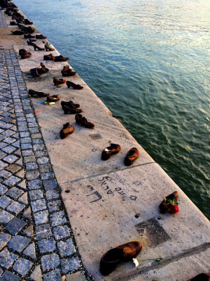 bronzed shoes remembrance of holocaust victims pushed into the Danube