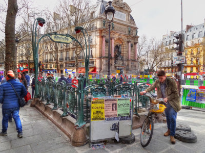 metro entrance, Latin Quarter