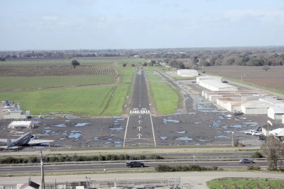 Landing on Rwy 26 at Lodi-Linds Airport