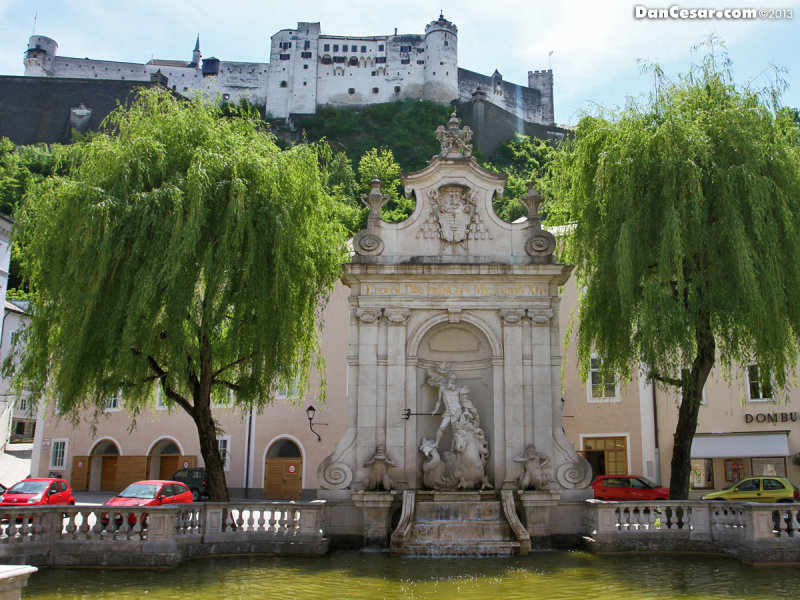 Neptune fountain at Kapitelplatz