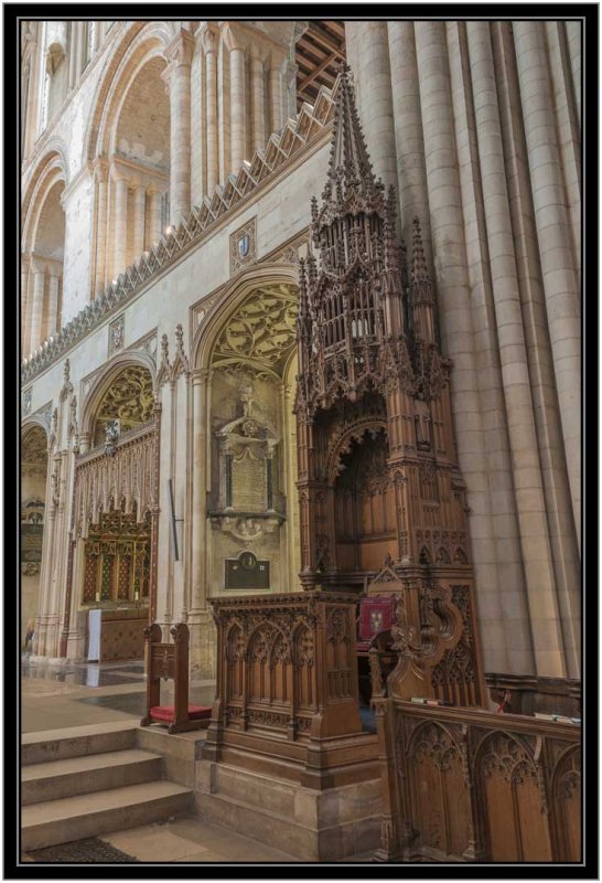 18 Bishops Throne D3013191.jpg