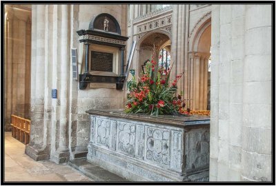 48 Tomb D3013262.jpg