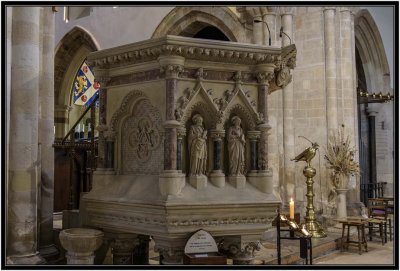 14 Pulpit and Lectern D7501042.jpg