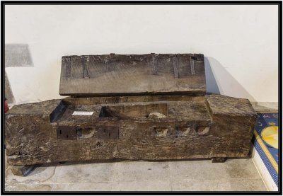 40 Saxon Chest D7501048.jpg