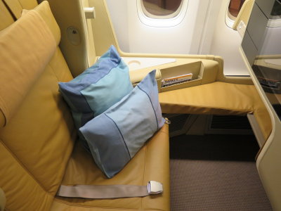 Singapore airlines business class seat on a 777-200
