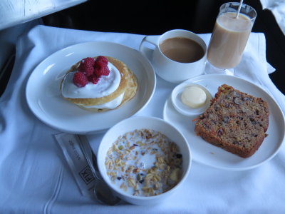 Qantas breakfast in business class Los Angeles to Sydney