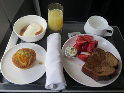 Qantas breakfast in business class Sydney to Melbourne