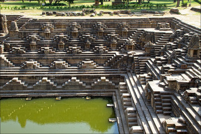 Modhera pond mini.jpg