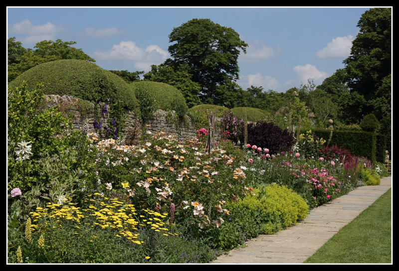 Lytes Cary border