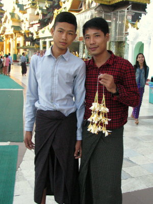 Teens, Shwedagon Paya