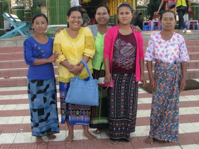 Buddhist women, Mandalay