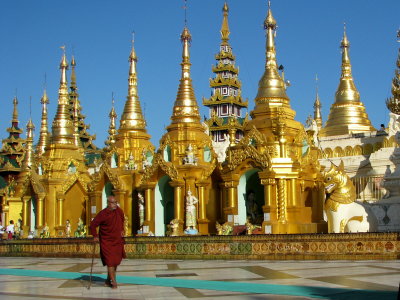 Monk, Shwedagon Paya