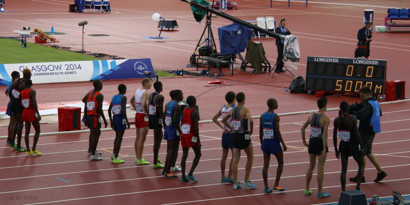 Lining up for mens 5000m start