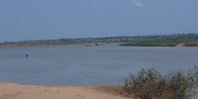 The River Tsiribihina from the south side