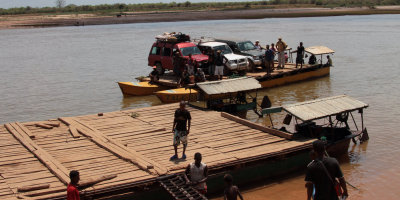 The car ferry on the River Tsiribihina