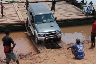 Disembarking from the ferry at the River Tsiribihina