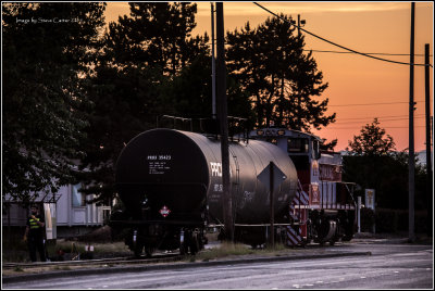 TR 1521 spotting a tank car along Port Of Tacoma Rd