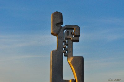 Kissing giants