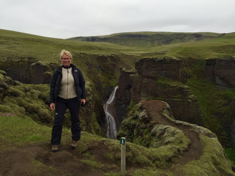 Svanhildur við Fjaðrárgljúfur