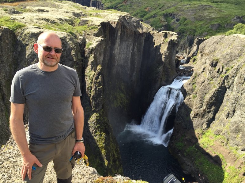 Skúli við Núpsárfoss