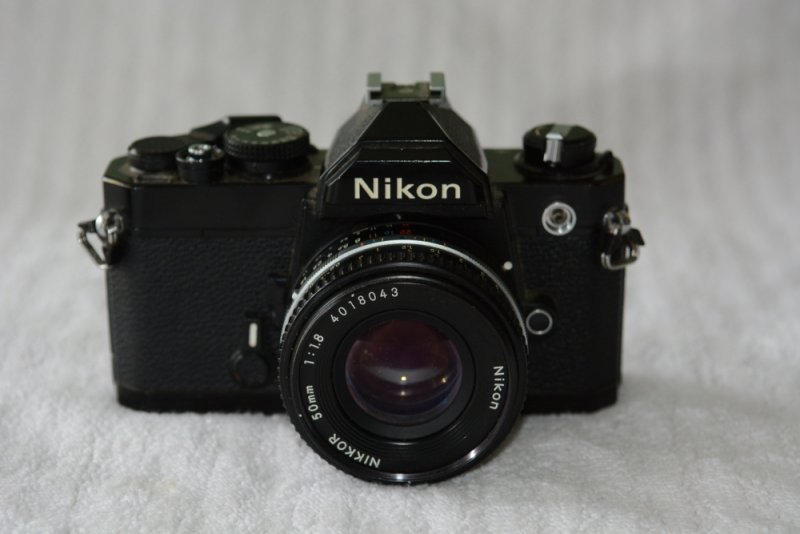 Nikon FM w/ 50mm f1.8 lens