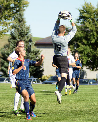 Queen's vs Royal Military College 07972 copy.jpg