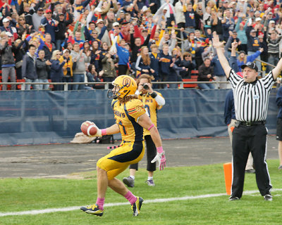 Queens vs Laurier 01035 copy.jpg