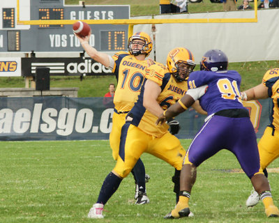 Queen`s vs Laurier 01065 copy.jpg