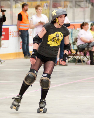 Roller Derby Rogue Warriors vs The Skateful Dead 01781 copy.jpg