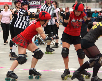 Roller Derby Rogue Warriors vs The Skateful Dead 01806 copy.jpg