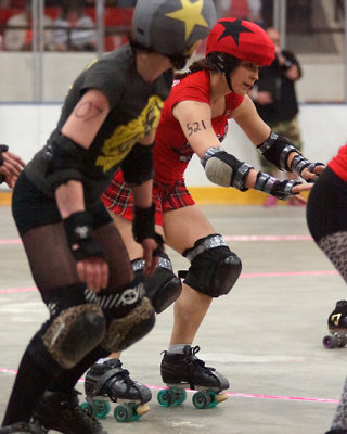 Roller Derby Rogue Warriors vs The Skateful Dead 01945 copy.jpg