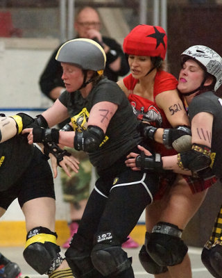 Roller Derby Rogue Warriors vs The Skateful Dead 01983 copy.jpg