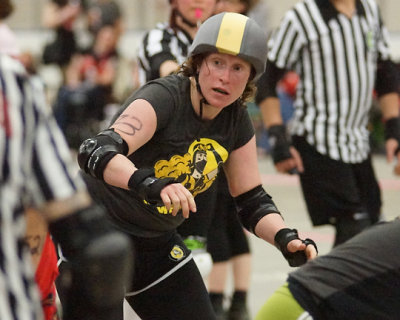 Roller Derby Rogue Warriors vs The Skateful Dead 02110 copy.jpg