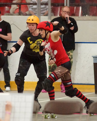 Roller Derby Rogue Warriors vs The Skateful Dead 02149 copy.jpg