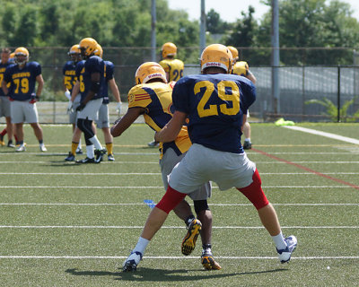 Queen's Football Practice 07543 copy.jpg