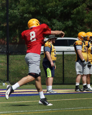 Queen's Football Practice 07572 copy.jpg