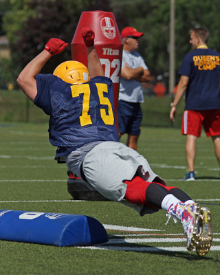 Queen's Football Practice 07769 copy.jpg