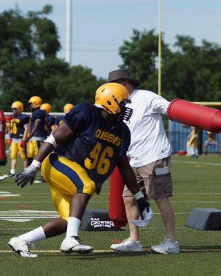 Queen's Football Practice 07901 copy.jpg