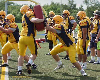 Queen's Football Practice 08096 copy.jpg