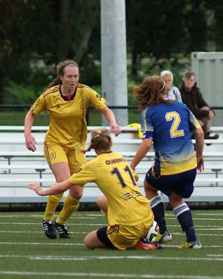 Queen`s vs Laurentian 00281 copy.jpg