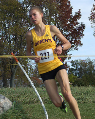 Queen's W-Cross Country Invitational 08605 copy.jpg