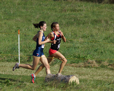 Queen's W-Cross Country Invitational 08664 copy.jpg