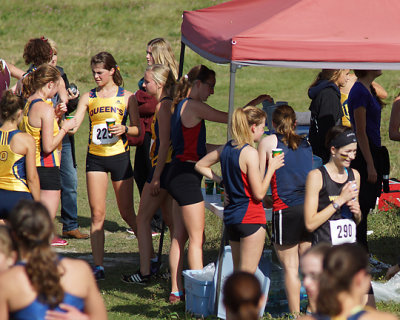 Queen's W-Cross Country Invitational 08931 copy.jpg