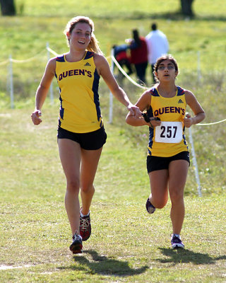 Queen's W-Cross Country Invitational 08970 copy.jpg